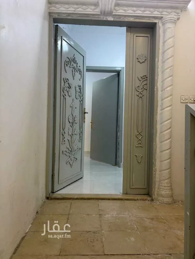 Floor for Rent in Riyadh Al Uraija Al Wusta