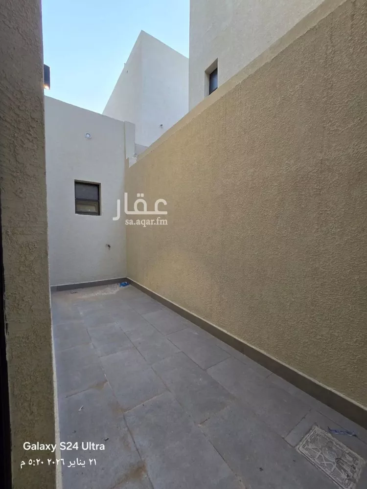 Floor for Sale in Riyadh Dirab 8
