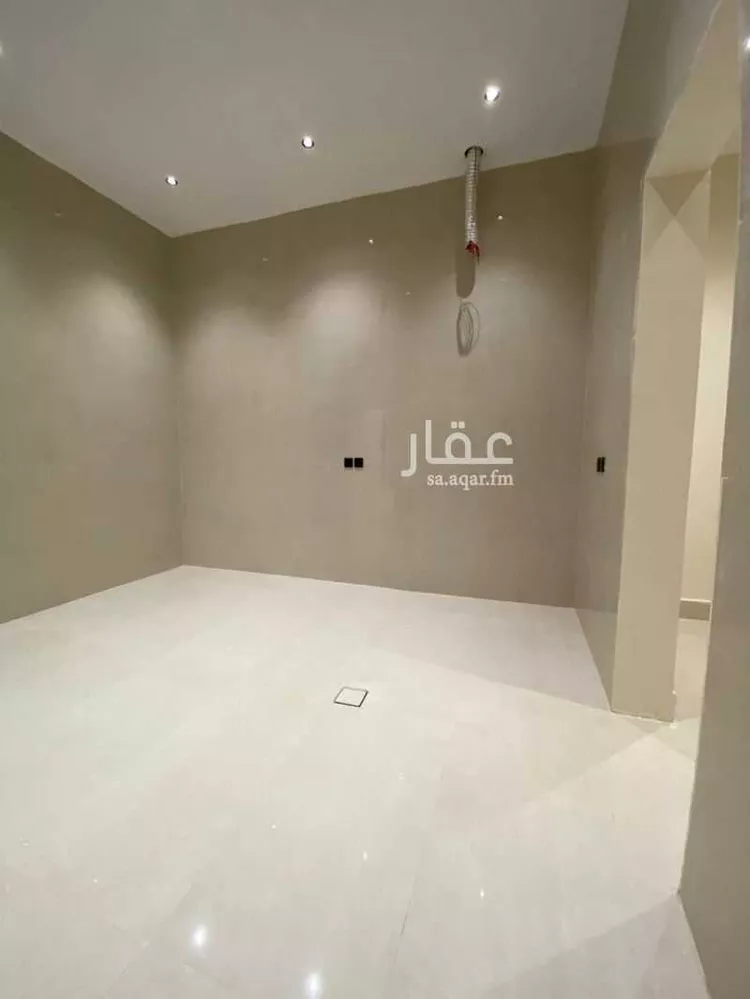 فيلا للبيع في شارع أبي محمد عبدالعزيز الفاسي, حي الرمال, مدينة الرياض, منطقة الرياض صورة 2