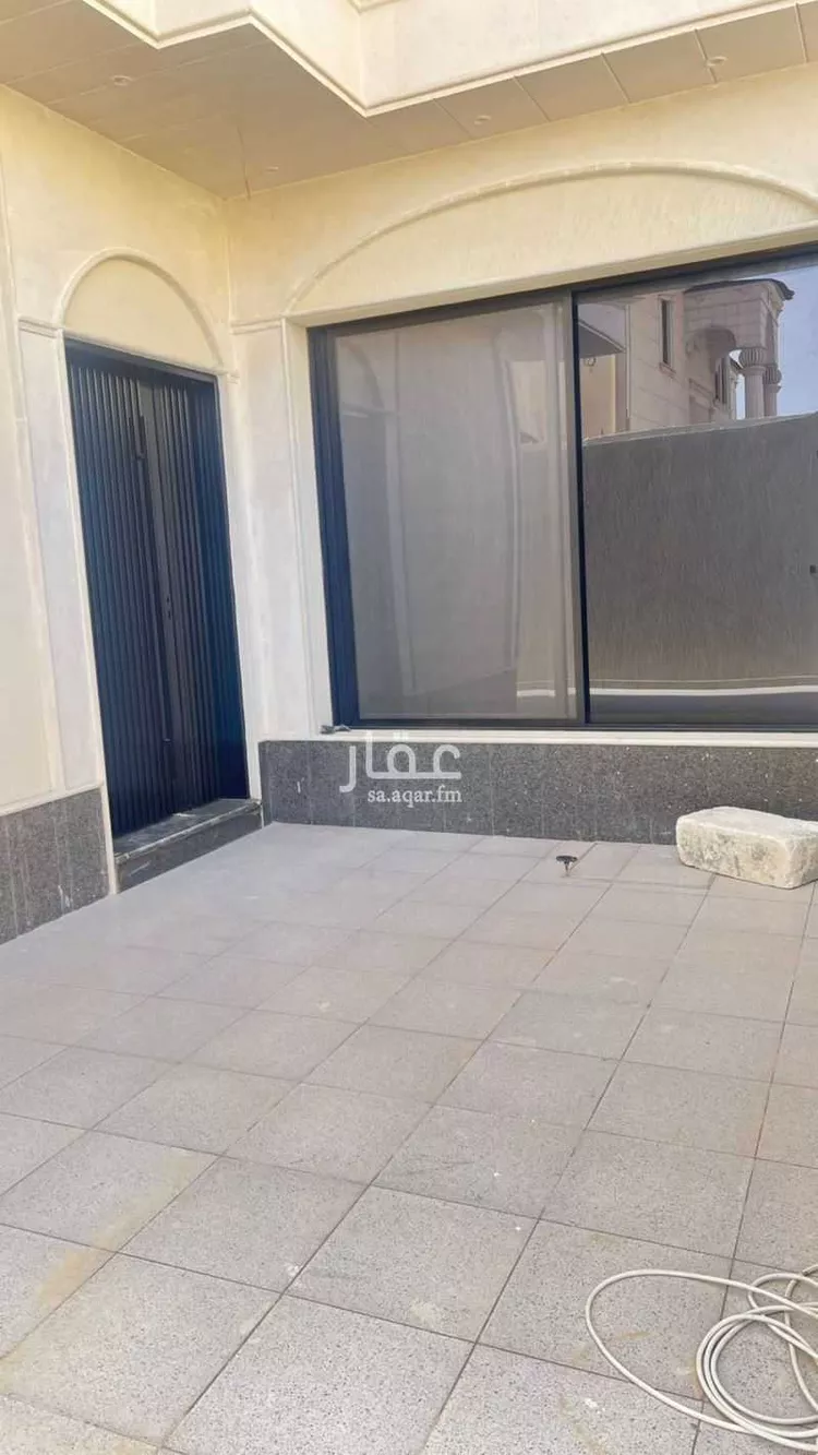 Floor for Sale in Al Muzahimiyah Ghirnatah