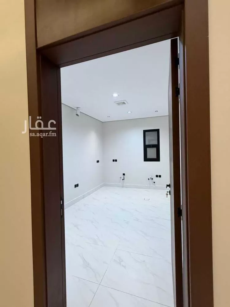 Floor for Sale in Riyadh Ar Rimal 8