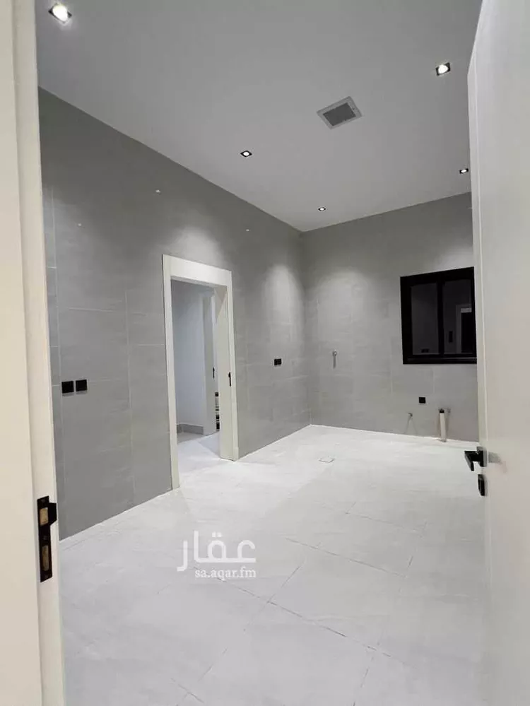 Floor for Sale in Riyadh Ar Rimal 8