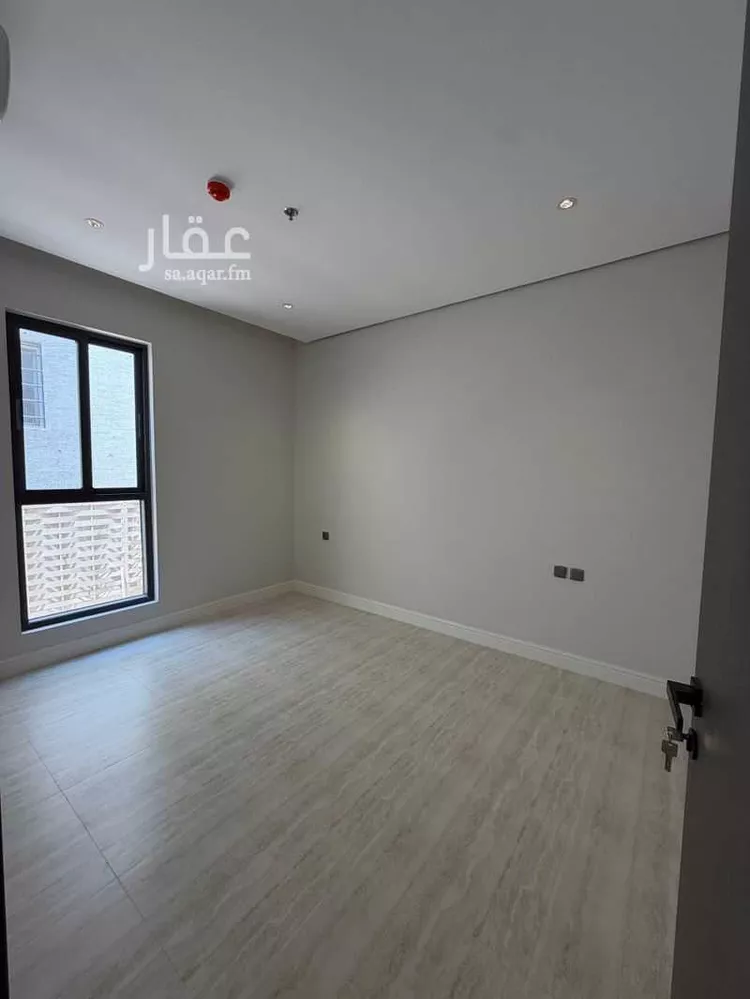 شقة للإيجار في شارع سيف بن عزاز, حي المعيزيلة, مدينة الرياض, منطقة الرياض 14