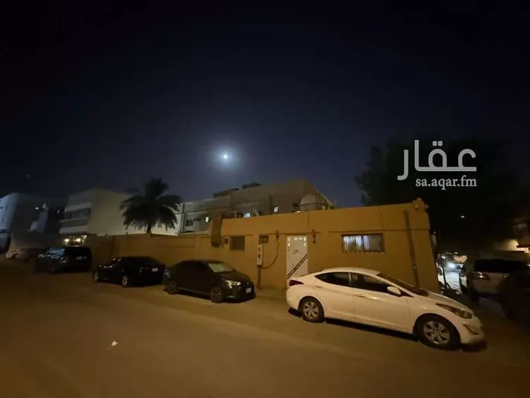 فيلا للبيع في شارع خالد بن جنادة, حي الضباط, مدينة الرياض, منطقة الرياض صورة 2