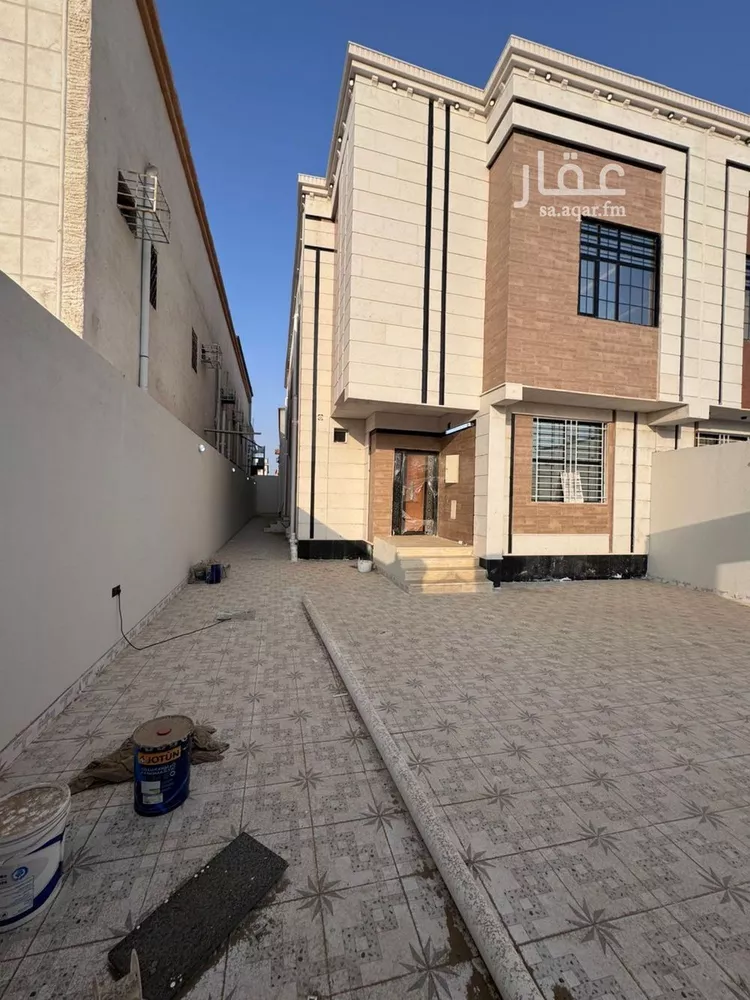 فيلا للبيع في شارع ميمونة بنت الحارث, حي الزهور, مدينة صامطة, منطقة جازان صورة 3