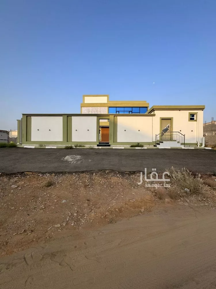 دور للبيع في شارع صفية بنت حيى بن اخطب, حي الورود, مدينة صامطه, منطقة جازان