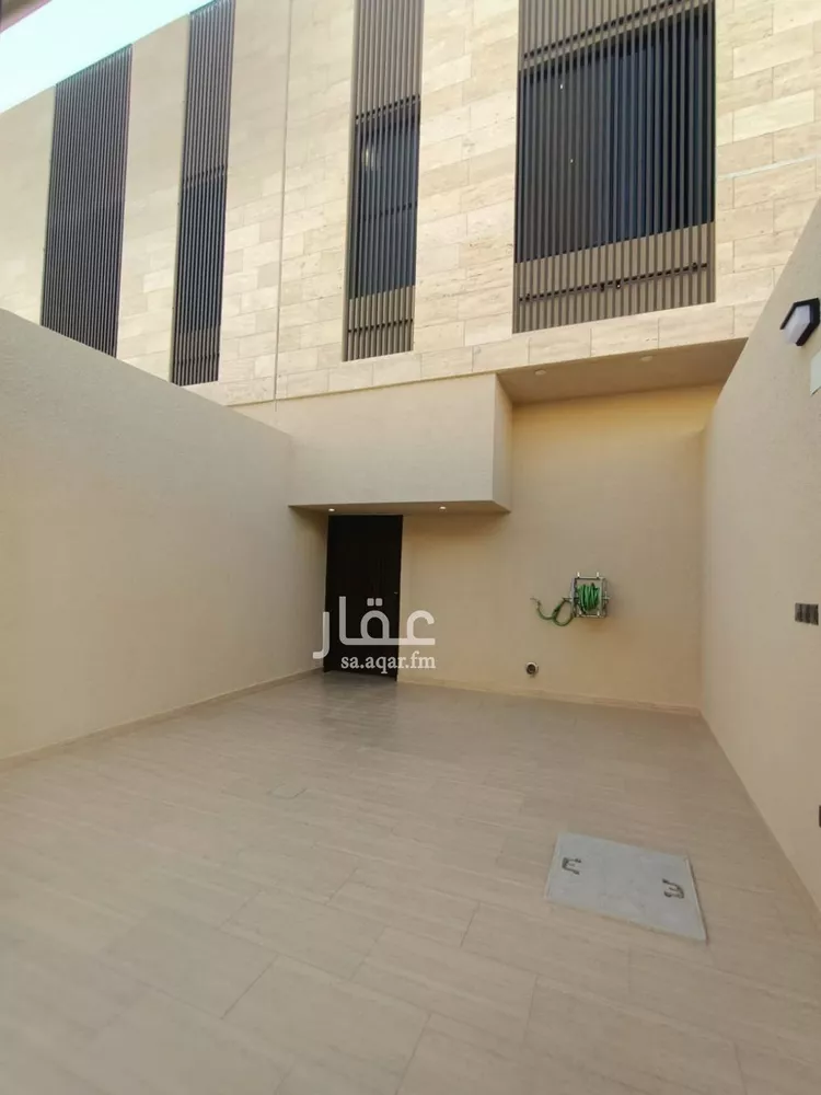 دور للبيع في شارع يونس بن عمر, حي عكاظ, مدينة الرياض, منطقة الرياض