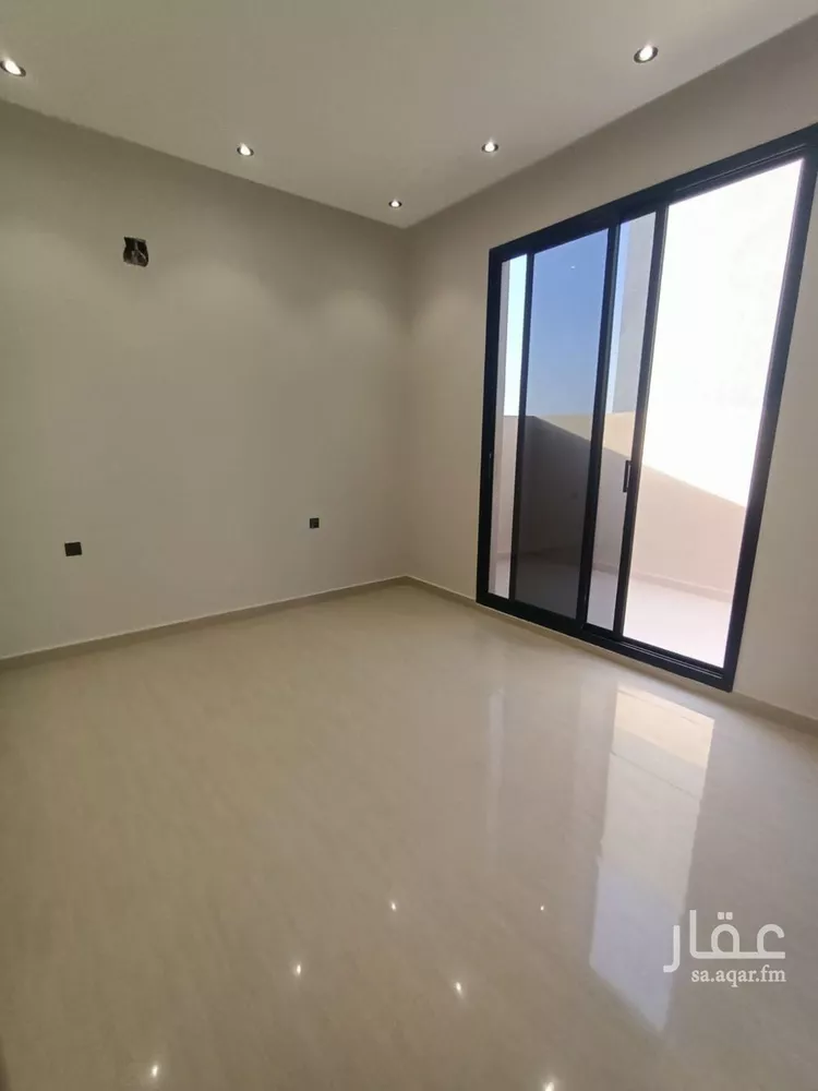 دور للبيع في شارع يونس بن عمر, حي عكاظ, مدينة الرياض, منطقة الرياض صورة 5
