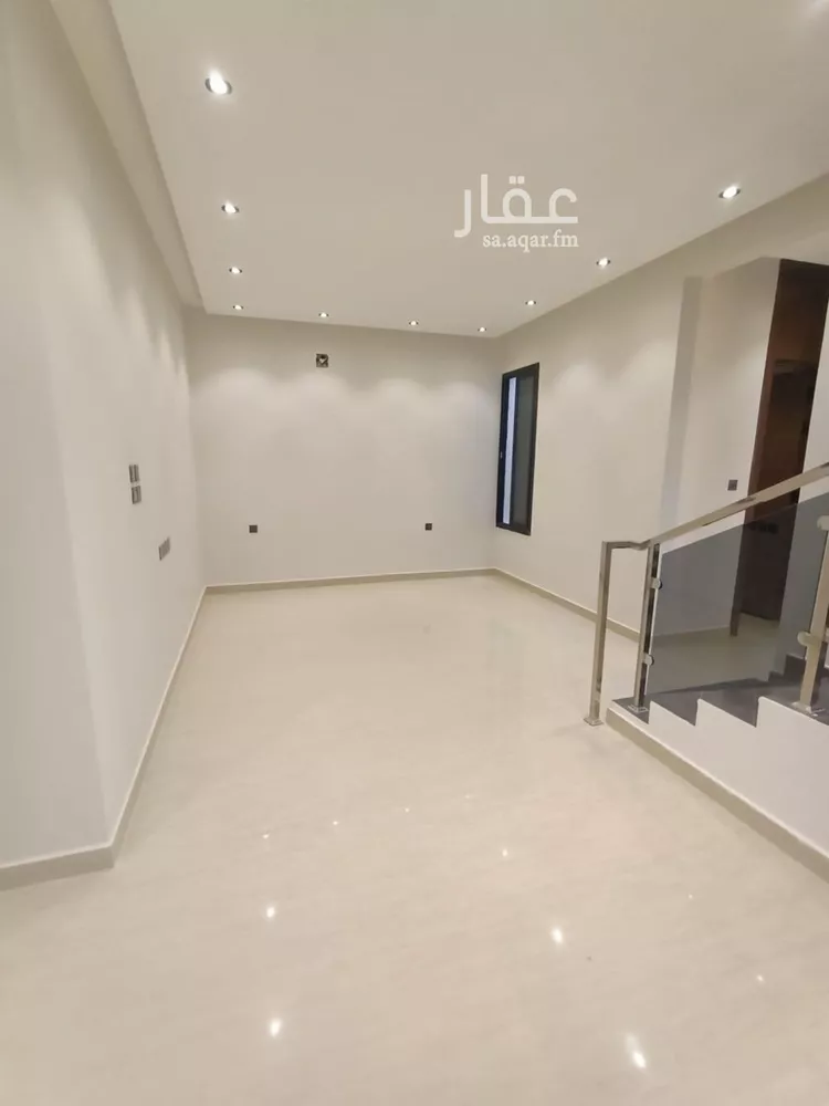 دور للبيع في شارع يونس بن عمر, حي عكاظ, مدينة الرياض, منطقة الرياض صورة 2