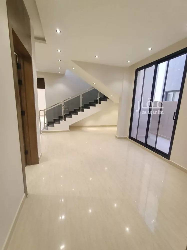 دور للبيع في شارع يونس بن عمر, حي عكاظ, مدينة الرياض, منطقة الرياض صورة 3