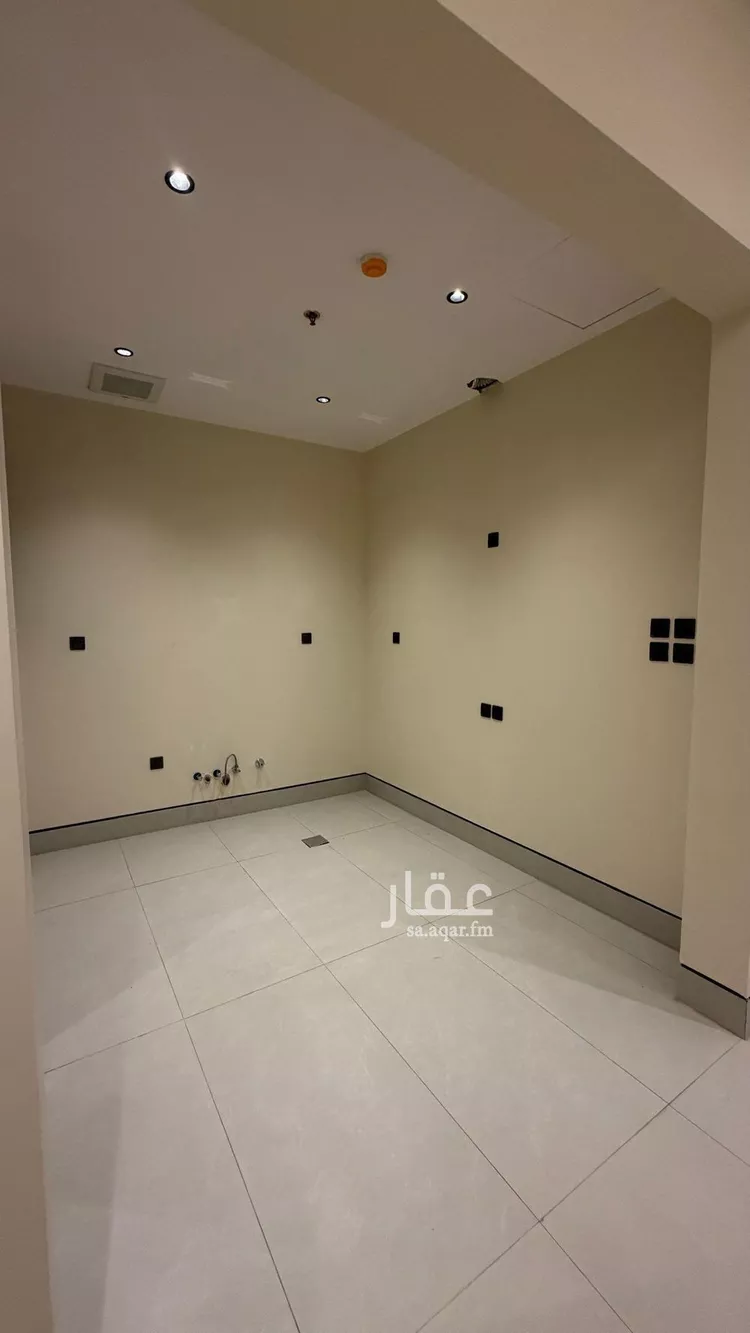 شقة للبيع في شارع هشام بن عبدالملك, حي الملك فهد, مدينة الرياض, منطقة الرياض 7