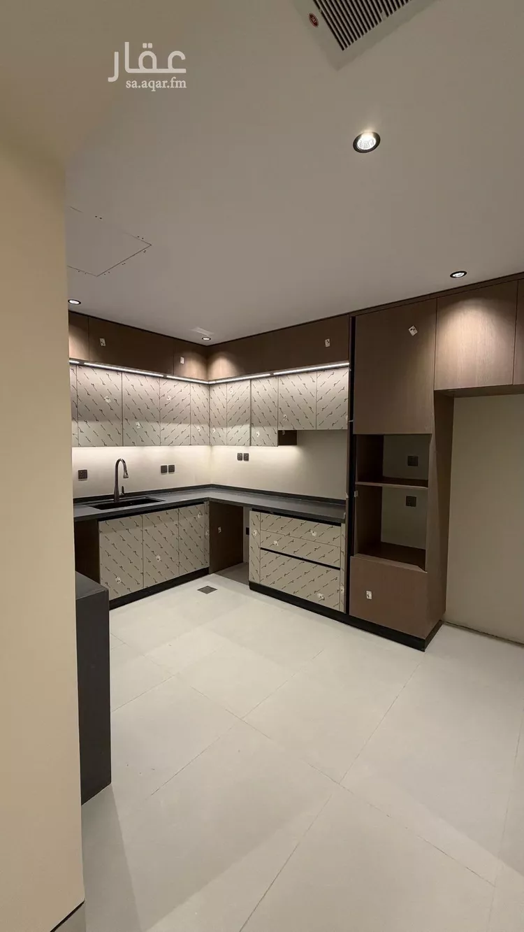 Floor for Sale in Riyadh King Fahd 8