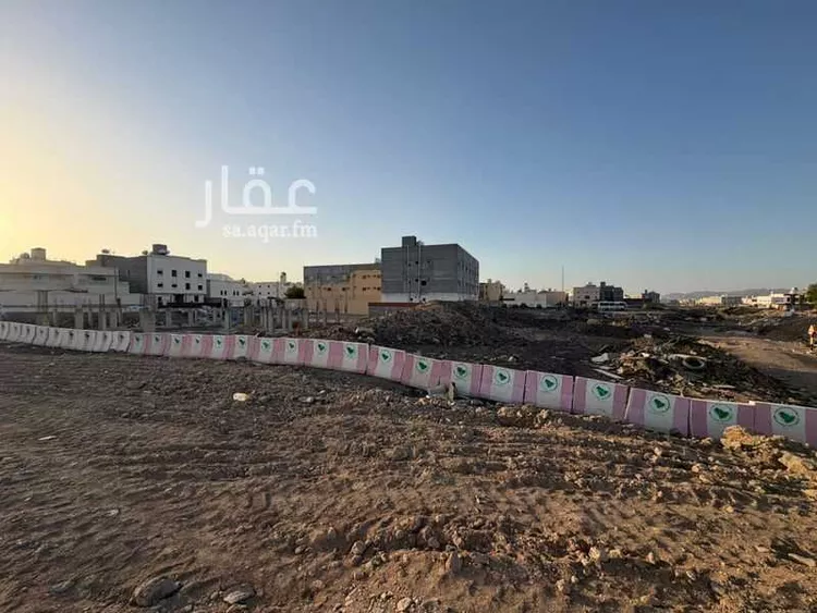 أرض للبيع في شارع الامير نايف بن عبدالعزيز, حي شوران, مدينة المدينة المنورة, منطقة المدينة المنورة