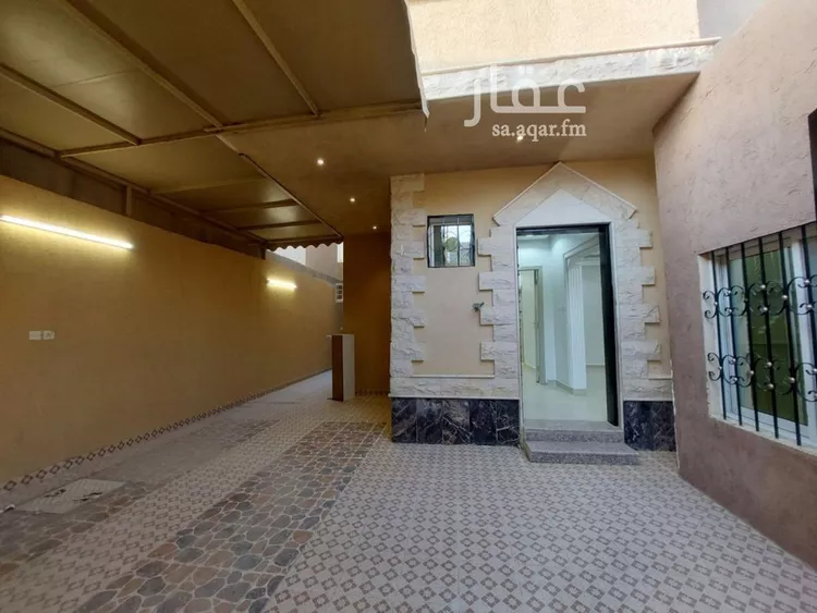 فيلا للبيع في شارع رقم 393, حي ظهرة لبن, مدينة الرياض, منطقة الرياض صورة 2