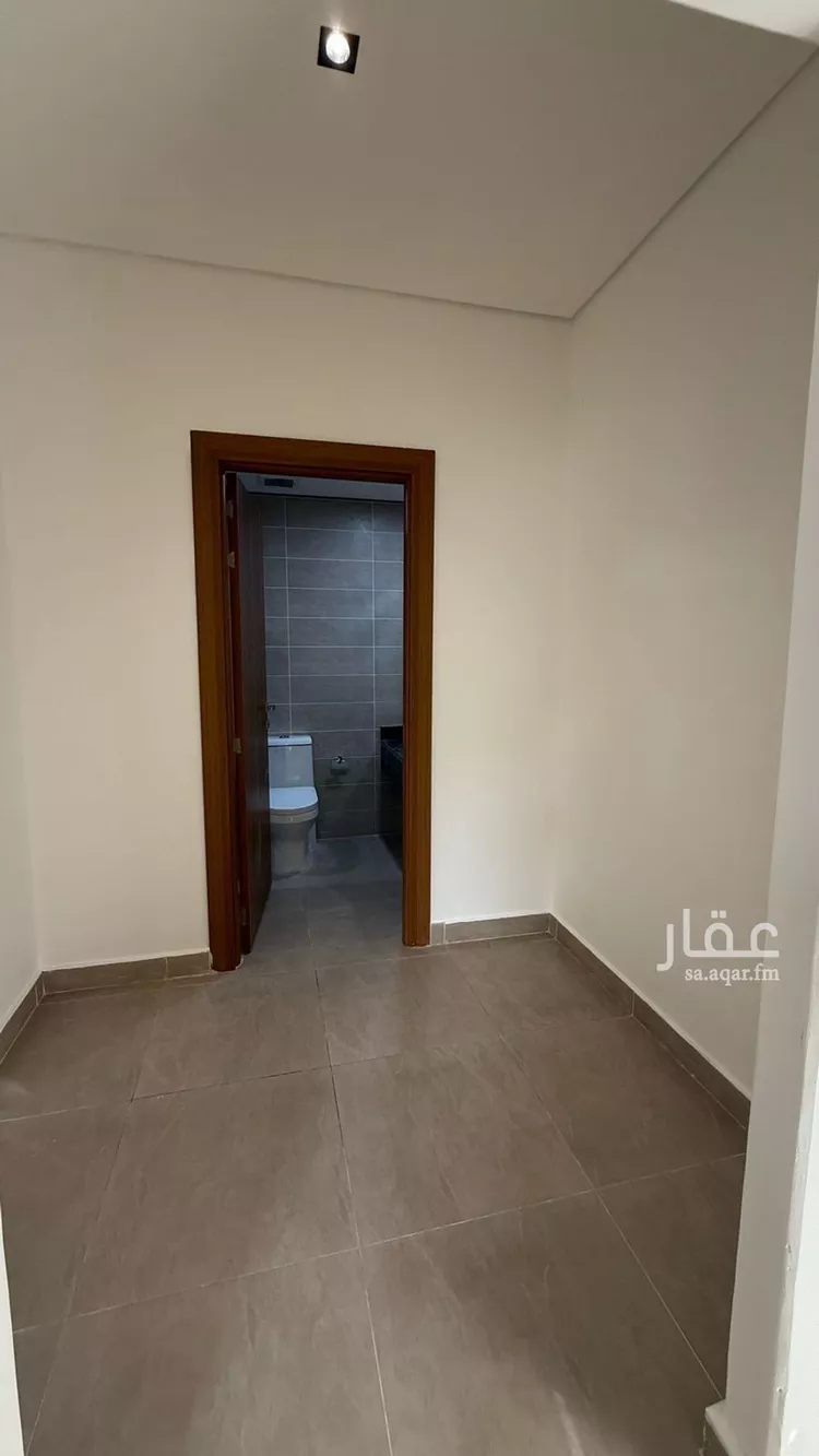 فيلا للبيع في شارع المرار بن بشير, حي مطار الملك خالد الدولي, مدينة الرياض, منطقة الرياض 7