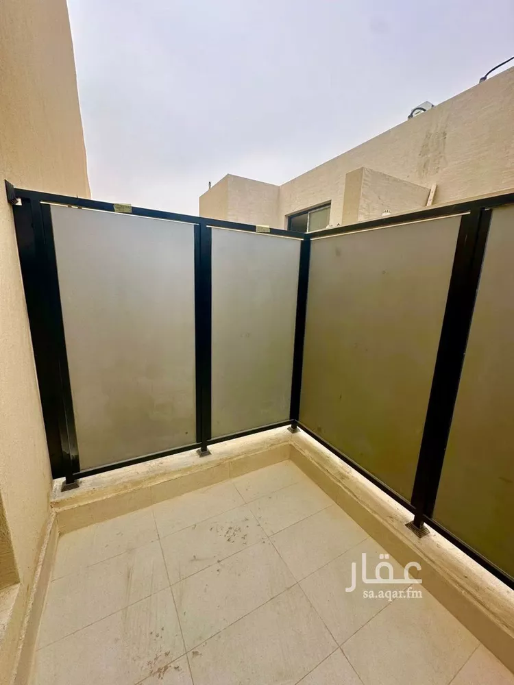 دور للبيع في شارع السلطان قابوس بن سعيد, حي المعيزيلة, مدينة الرياض, منطقة الرياض 14
