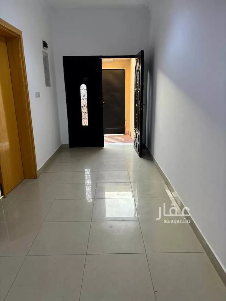 فيلا للبيع في شارع الهمداني, حي الإسكان, مدينة بريده, منطقة القصيم صورة 2