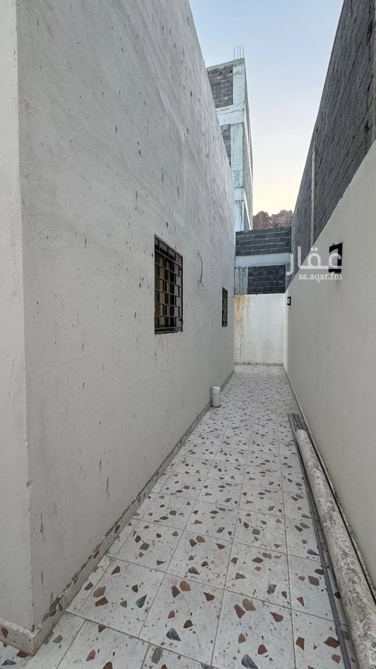 دور للبيع في شارع حميمه بنت عبيد, حي المطار, مدينة المدينه المنوره, منطقة المدينة المنورة صورة 3