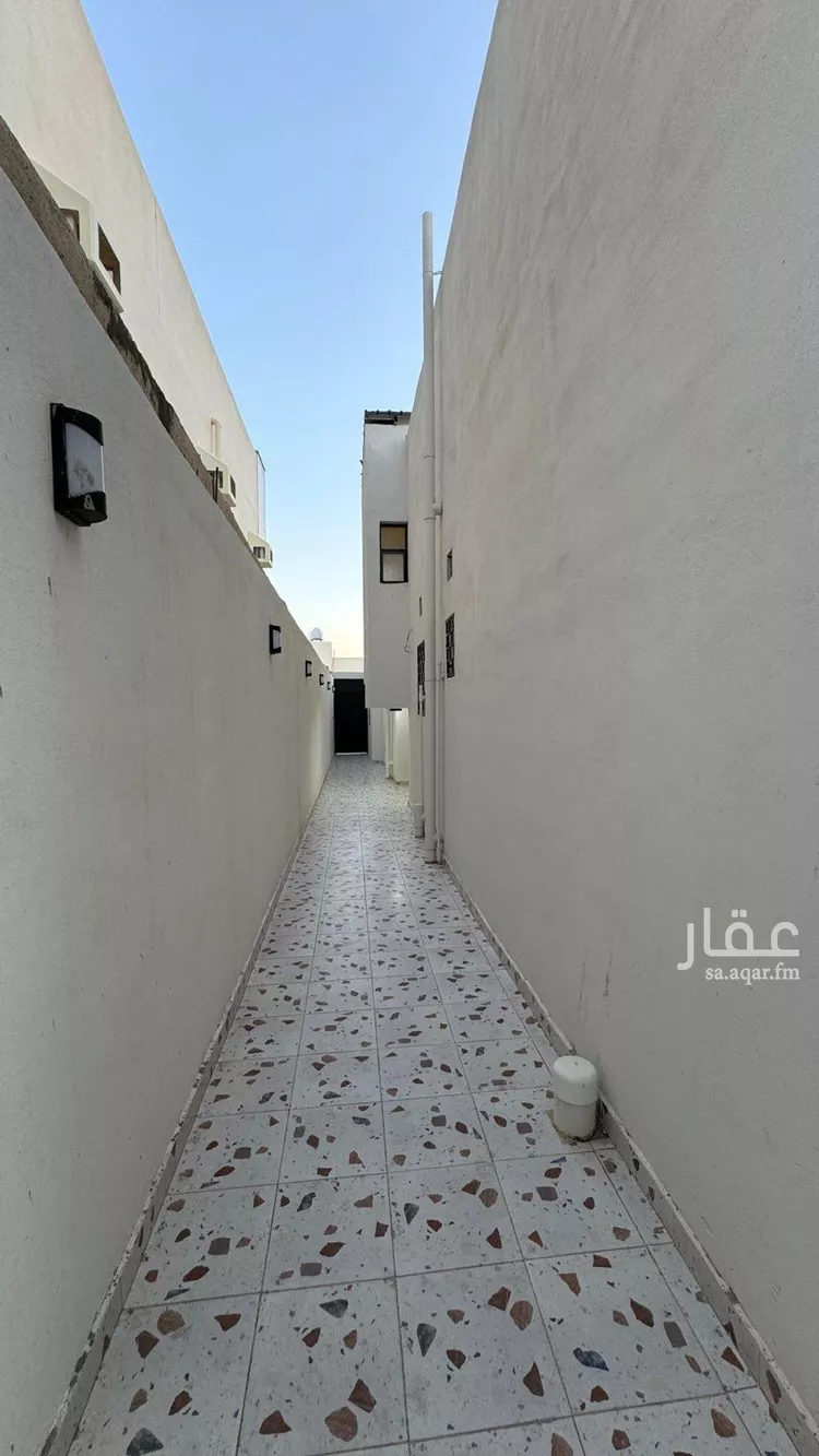 دور للبيع في شارع حميمه بنت عبيد, حي المطار, مدينة المدينه المنوره, منطقة المدينة المنورة صورة 4