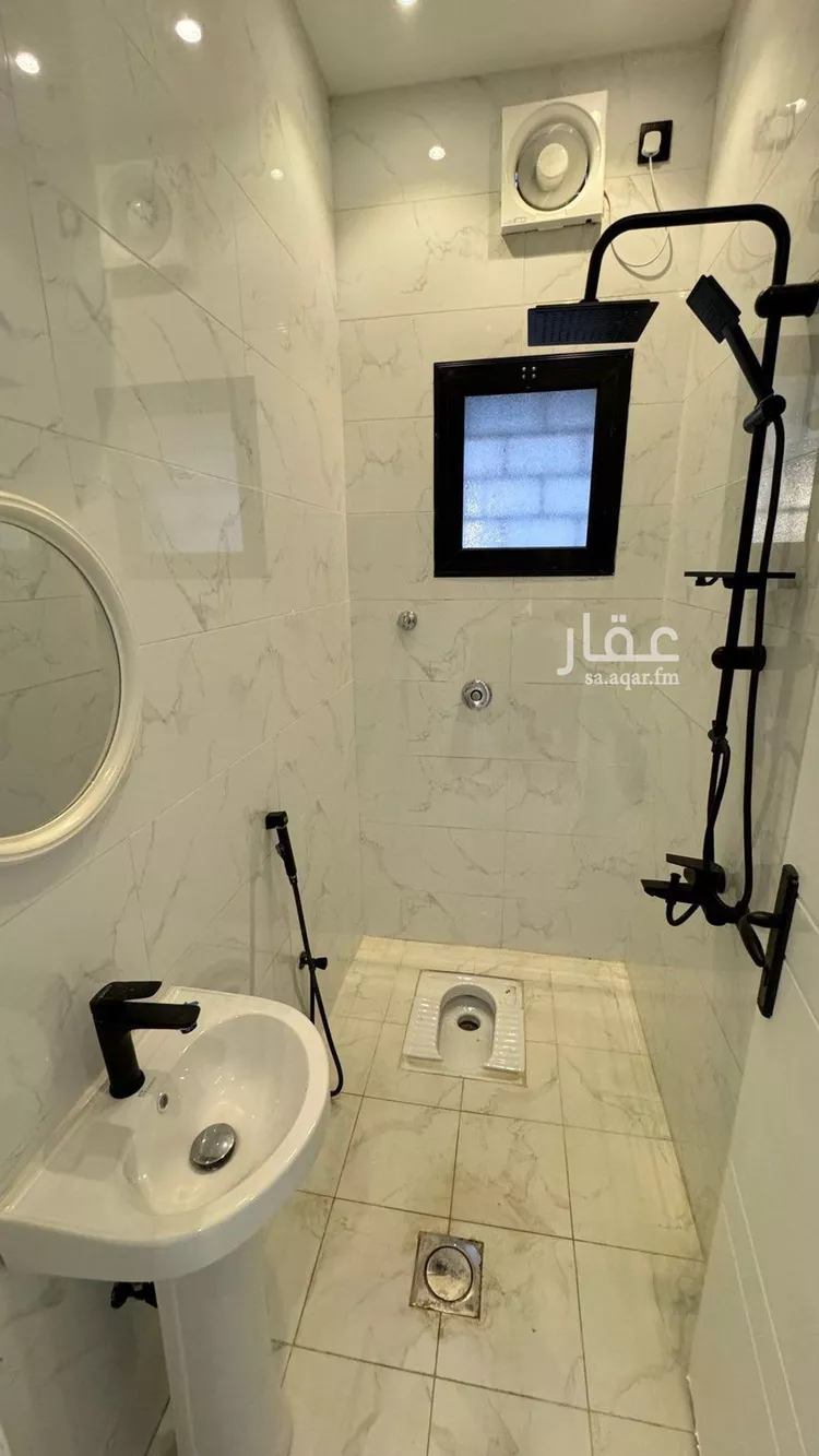 دور للبيع في شارع حميمه بنت عبيد, حي المطار, مدينة المدينه المنوره, منطقة المدينة المنورة صورة 5