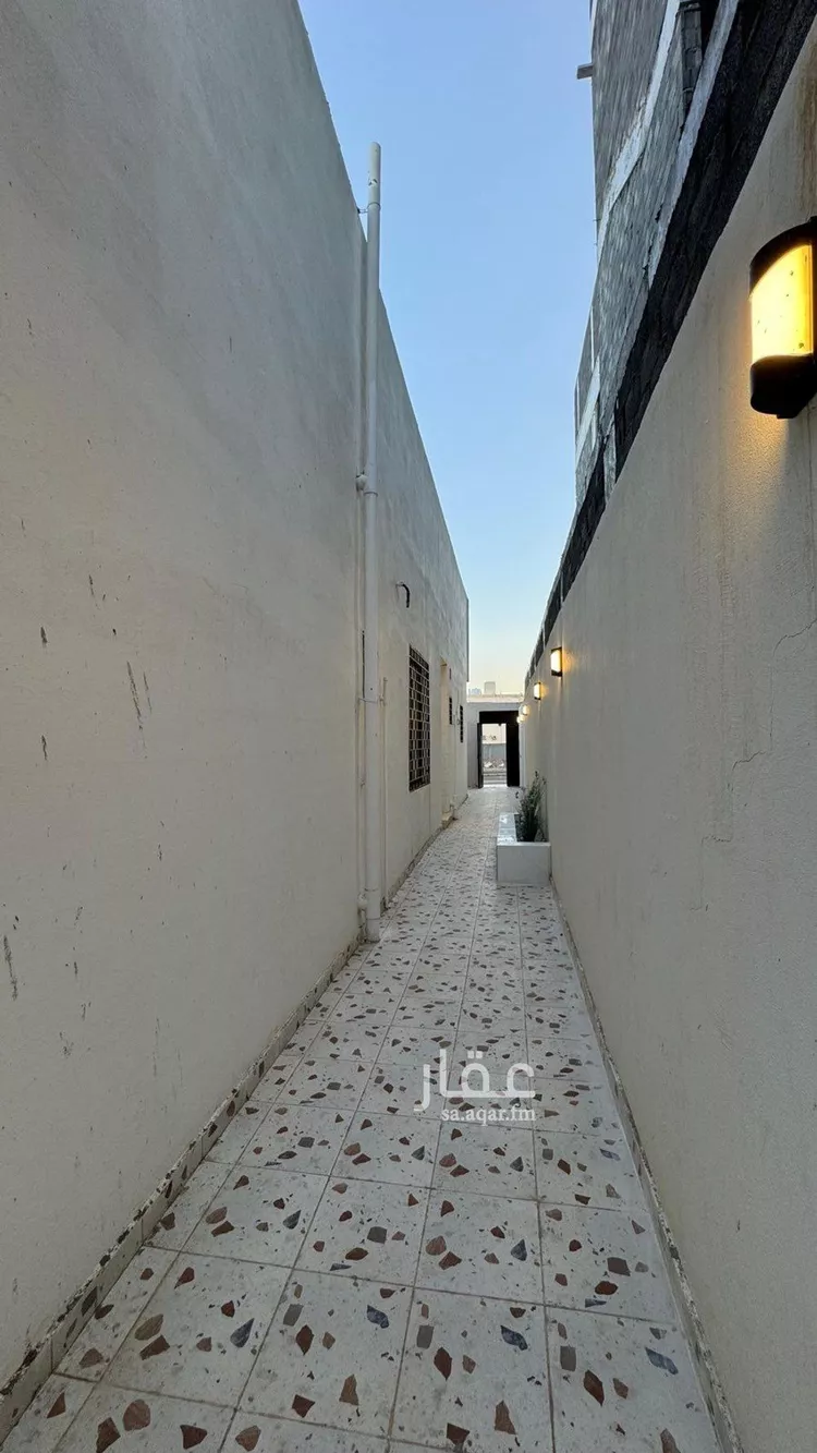 دور للبيع في شارع حميمه بنت عبيد, حي المطار, مدينة المدينه المنوره, منطقة المدينة المنورة صورة 2