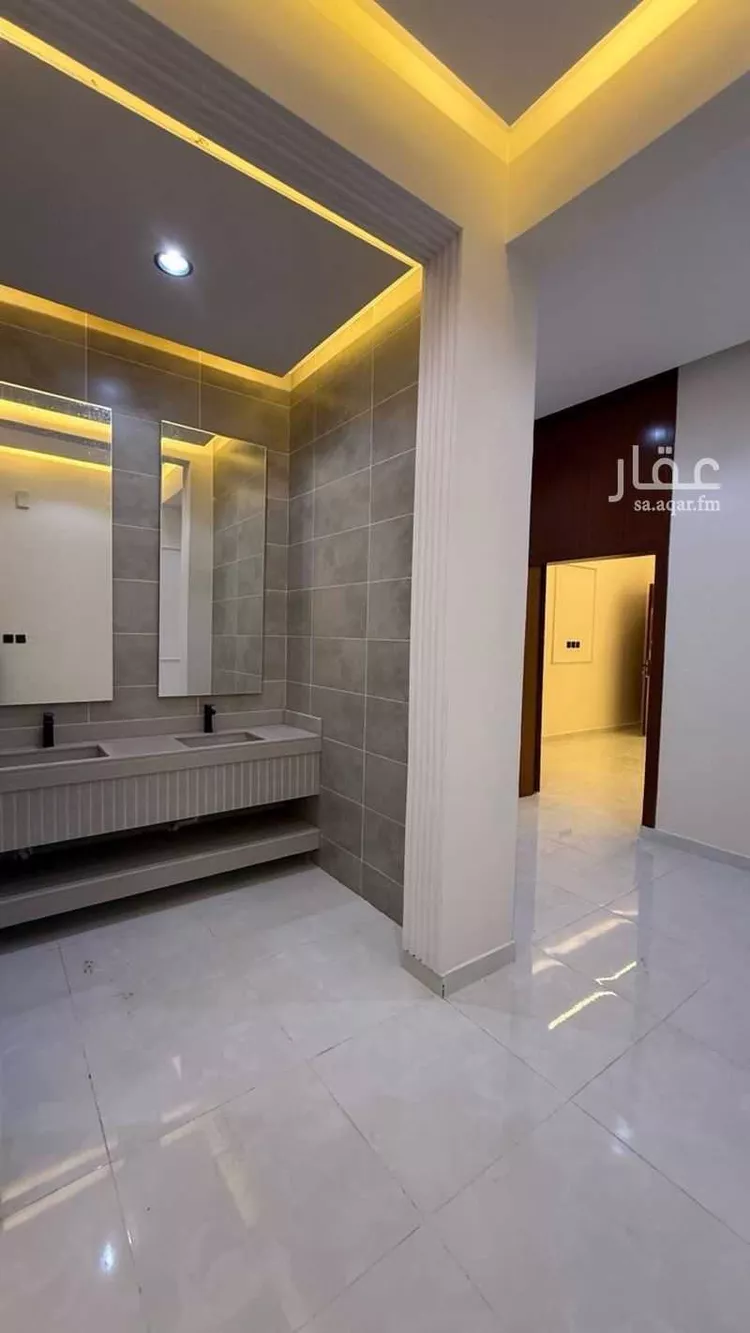 فيلا للبيع في شارع عبدالله ابن الربيع, حي المدائن, مدينة حائل, منطقة حائل صورة 3