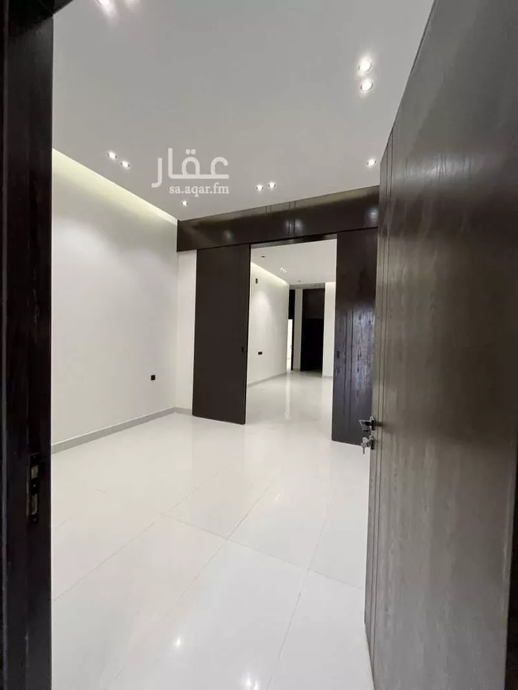 Floor for Sale in Riyadh Al Janadriyah