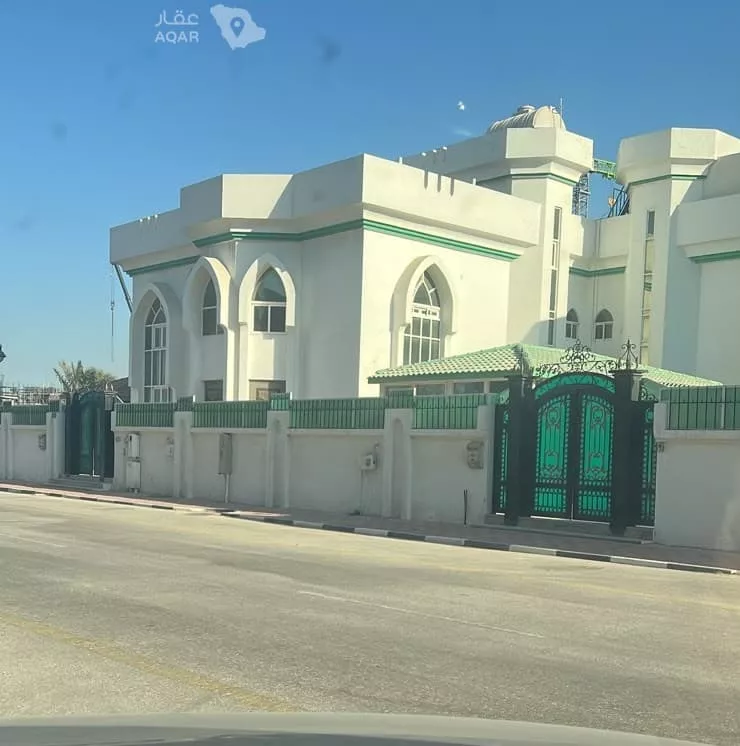 فيلا للبيع في شارع الكورنيش الفرعي, حي الحمراء, مدينة الدمام, المنطقة الشرقية
