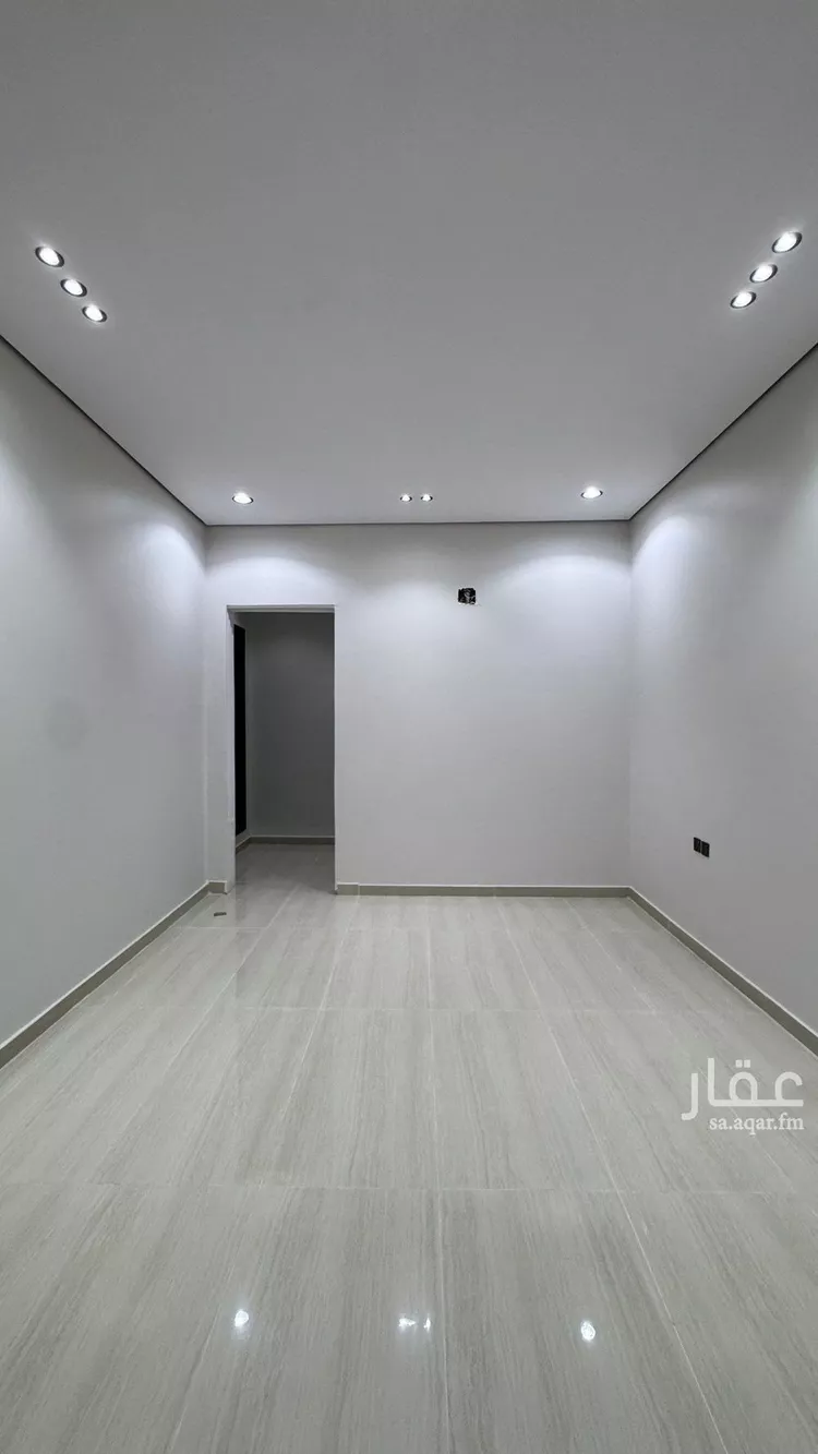 فيلا للبيع في شارع علي حسن, حي النظيم, مدينة الرياض, منطقة الرياض صورة 2