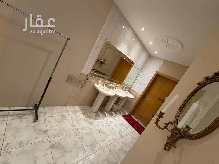 فيلا للبيع في شارع عيسى بن إسماعيل, حي الملك فيصل, مدينة الرياض, منطقة الرياض صورة 3