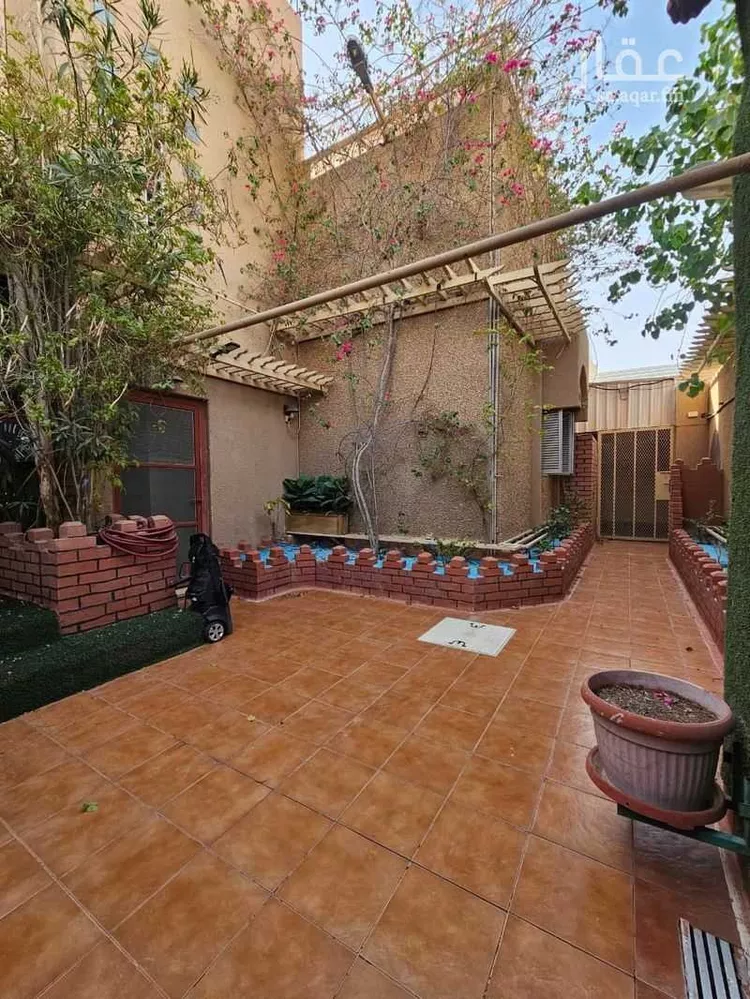 فيلا للبيع في شارع منصور الحميلي, حي الإسكان, مدينة بريدة, منطقة القصيم صورة 3