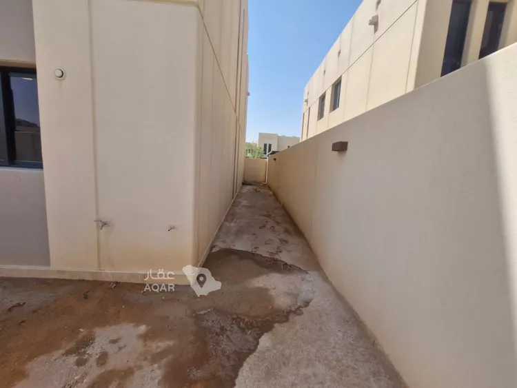 فيلا للبيع في شارع رقم 1072, حي سدرة, مدينة الرياض, منطقة الرياض 4