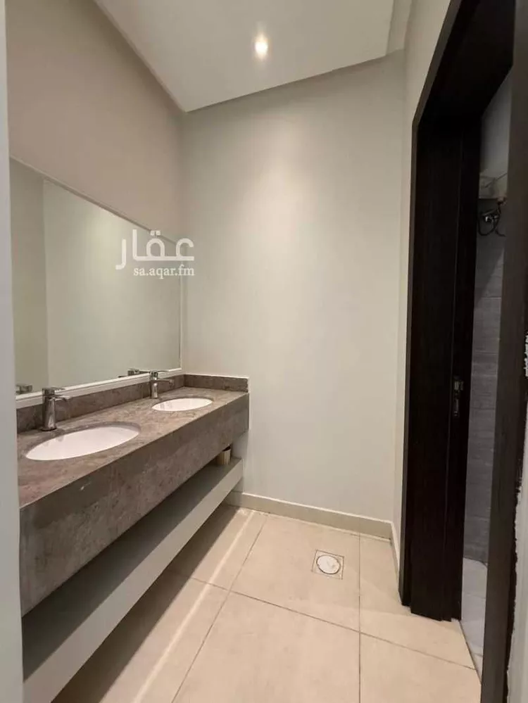 فيلا للإيجار في شارع الاصدقاء, حي البحيرة, مدينة الخبر, المنطقة الشرقية صورة 2