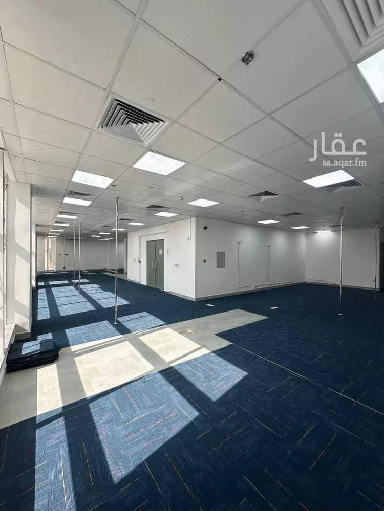 مكتب تجاري للإيجار في شارع الملك سلمان ابن عبدالعزيز سعود, حي القيروان, مدينة الرياض, منطقة الرياض 8