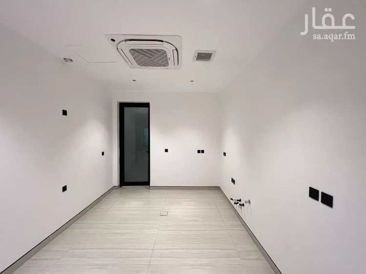Floor for Sale in Riyadh Al Arid 9