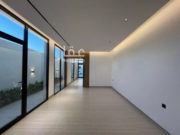 Floor for Sale in Riyadh Al Arid 10
