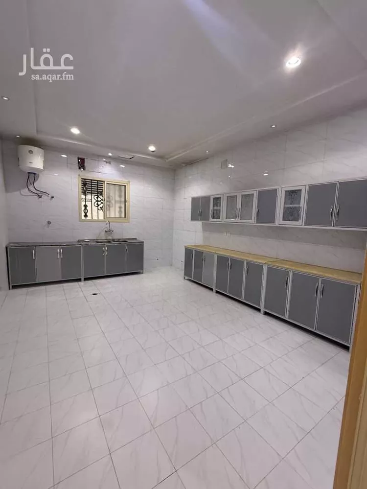 Floor for Sale in Al Muzahimiyah Al GhatGhat