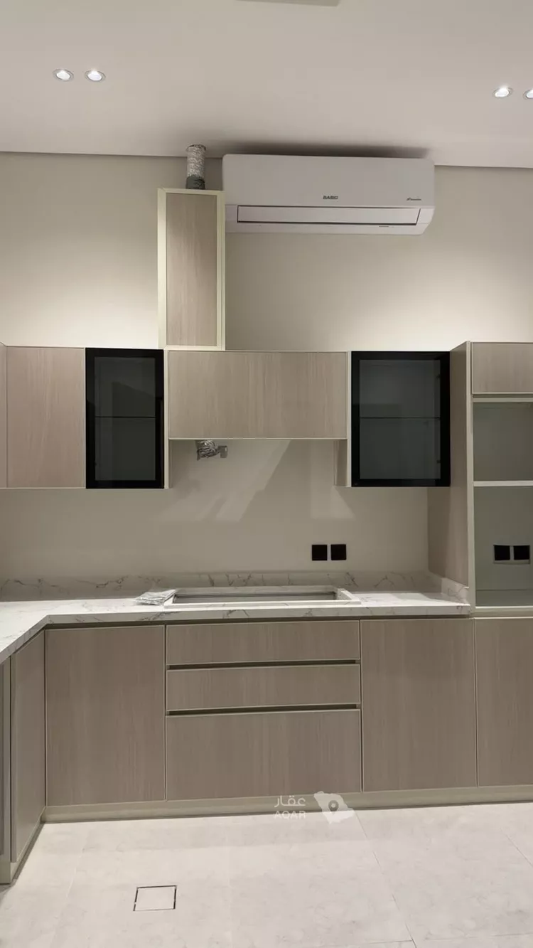 Floor for Rent in Riyadh Al Arid 9