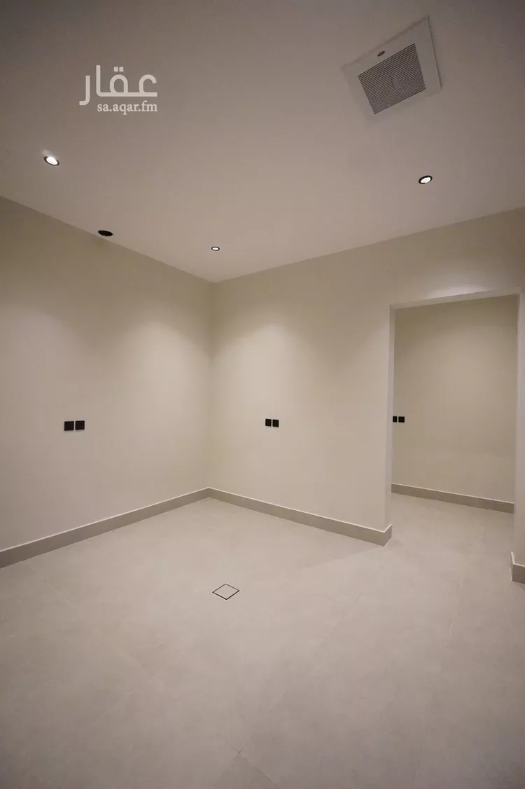 فيلا للبيع في شارع أحمد بن الصقر, حي العارض, مدينة الرياض, منطقة الرياض صورة 2