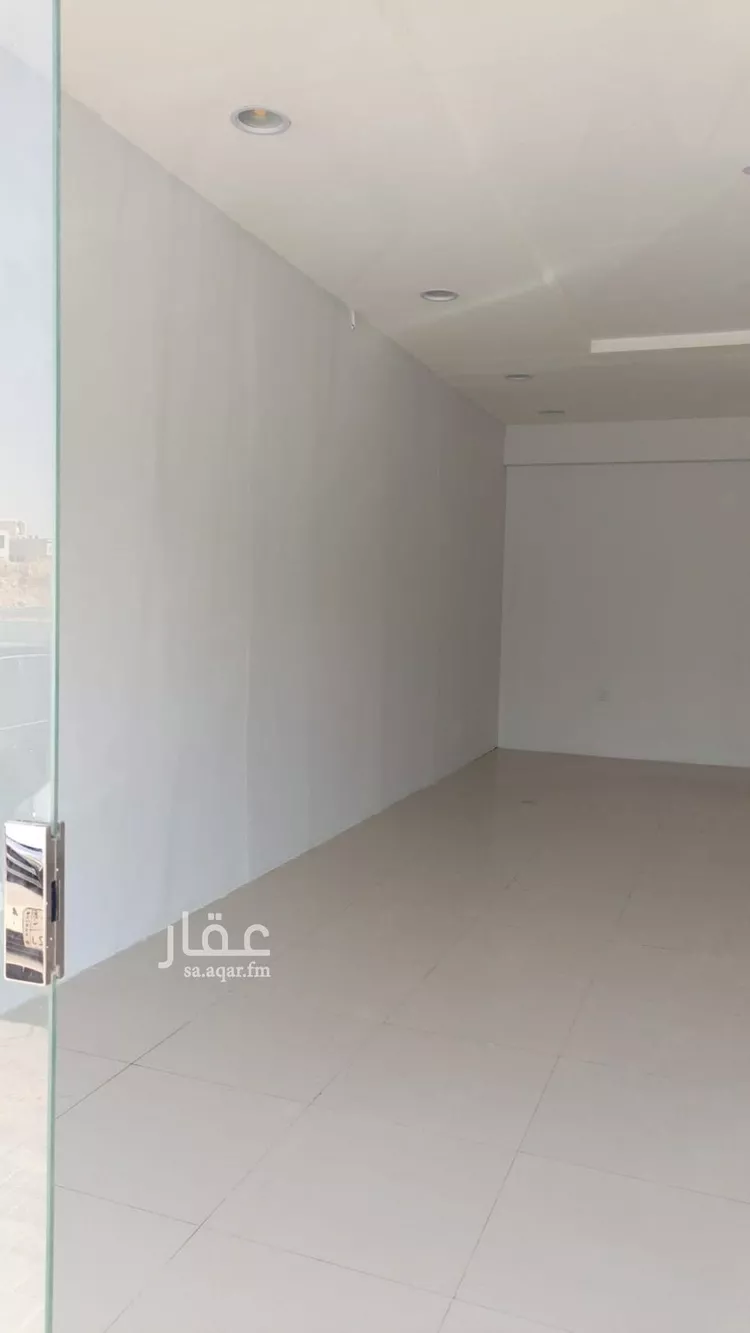 محل للإيجار في شارع احمد بن سعيد ابن الهندي, حي العارض, مدينة الرياض, منطقة الرياض 1 صورة