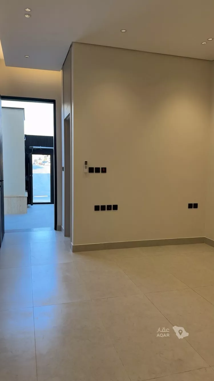 Floor for Rent in Riyadh Al Arid 16