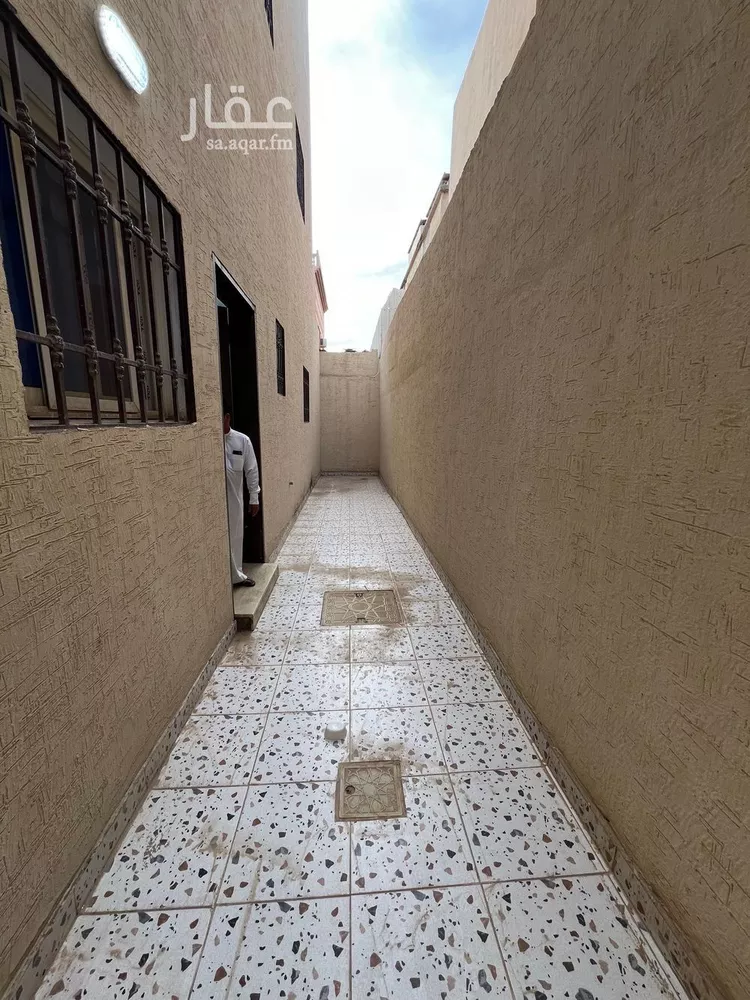 دور للبيع في شارع رميزان بن غشام, حي العزيزية, مدينة الرياض, منطقة الرياض 11