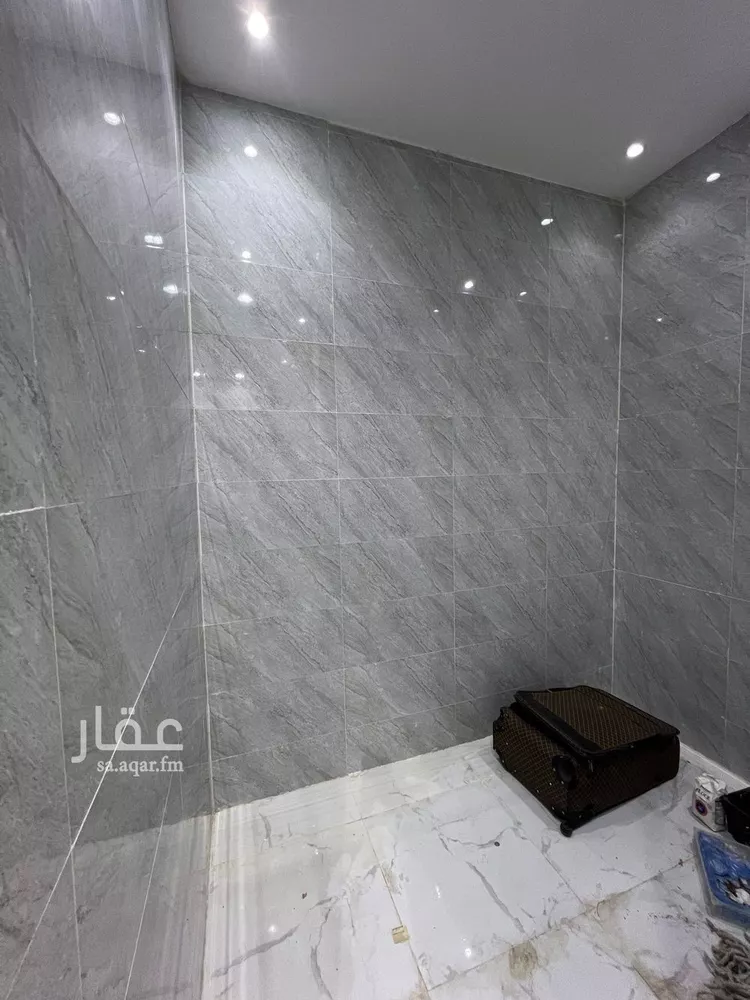 دور للبيع في شارع رميزان بن غشام, حي العزيزية, مدينة الرياض, منطقة الرياض 14