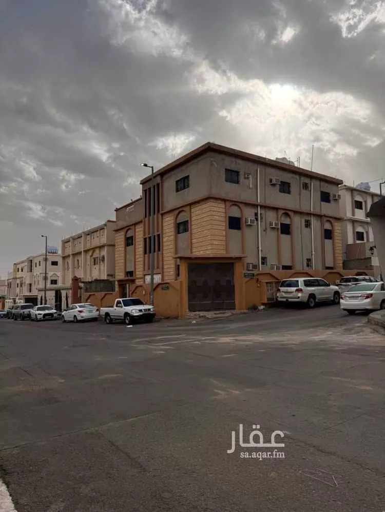 عمارة للبيع في شارع احمد بن الفضل, حي الحلقة الغربية, مدينة الطائف, منطقة مكة المكرمة صورة 2