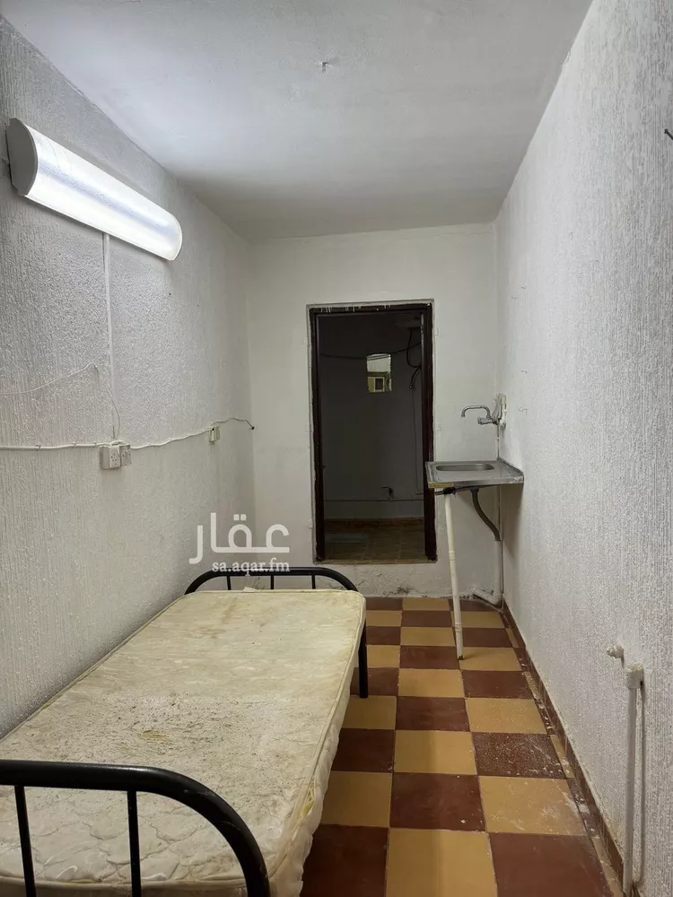 غرفة للإيجار في شارع عمر بن حبيب, حي عرقة, مدينة الرياض, منطقة الرياض