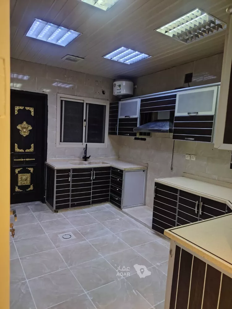 Floor for Rent in Riyadh Al Munsiyah 2