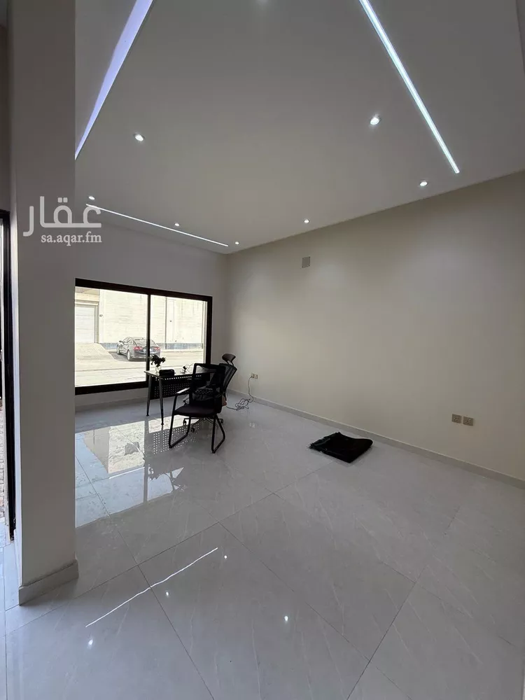 دور للبيع في شارع عمر بن عبداللطيف, حي الرمال, مدينة الرياض, منطقة الرياض صورة 3