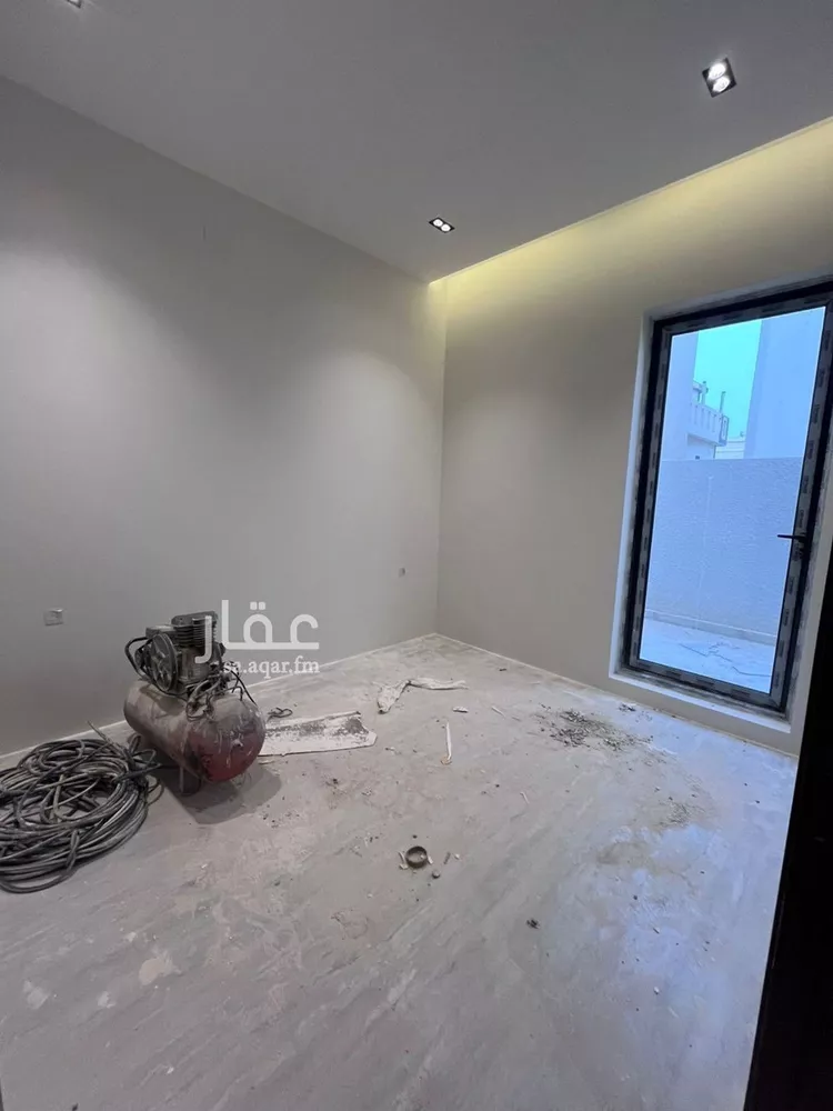 فيلا للبيع في شارع أبي الشيخ الأصبهاني, حي المهدية, مدينة الرياض, منطقة الرياض 8