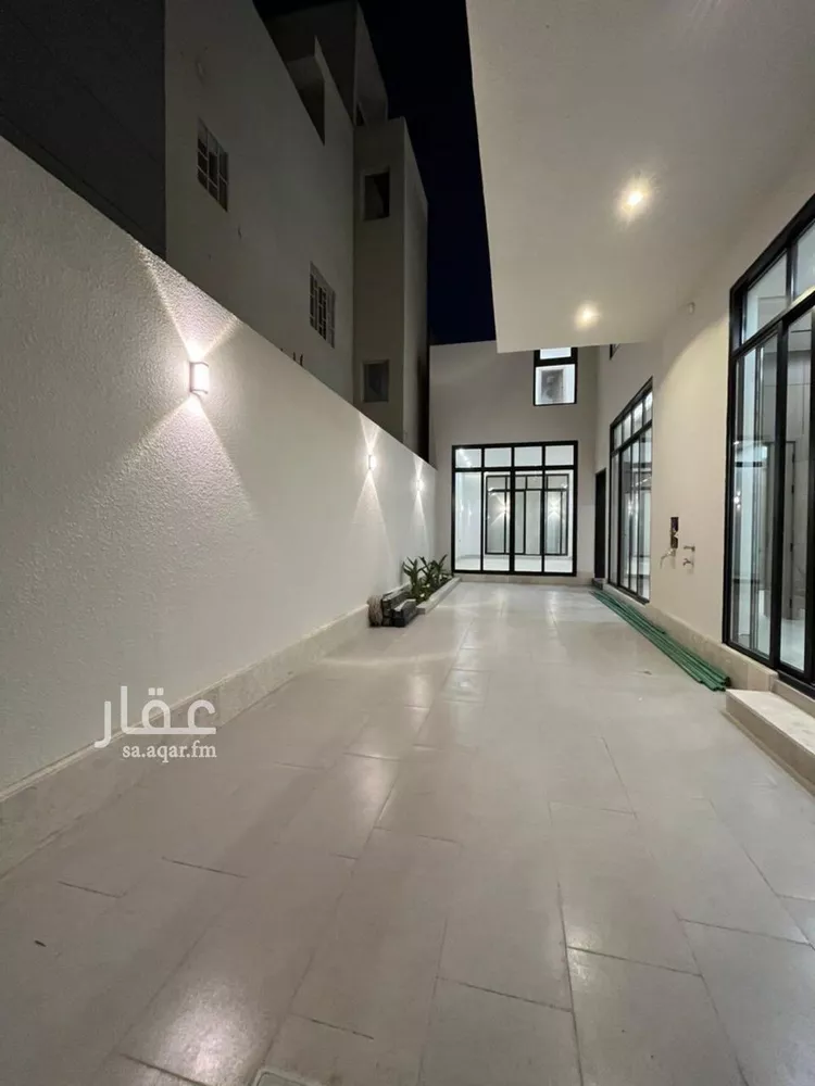 فيلا للبيع في شارع أبي الشيخ الأصبهاني, حي المهدية, مدينة الرياض, منطقة الرياض 7