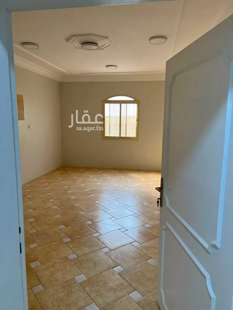 عمارة للبيع في شارع شارع صلاح الدين الايوبي, حي الأندلس, مدينة بقيق, المنطقة الشرقية 8